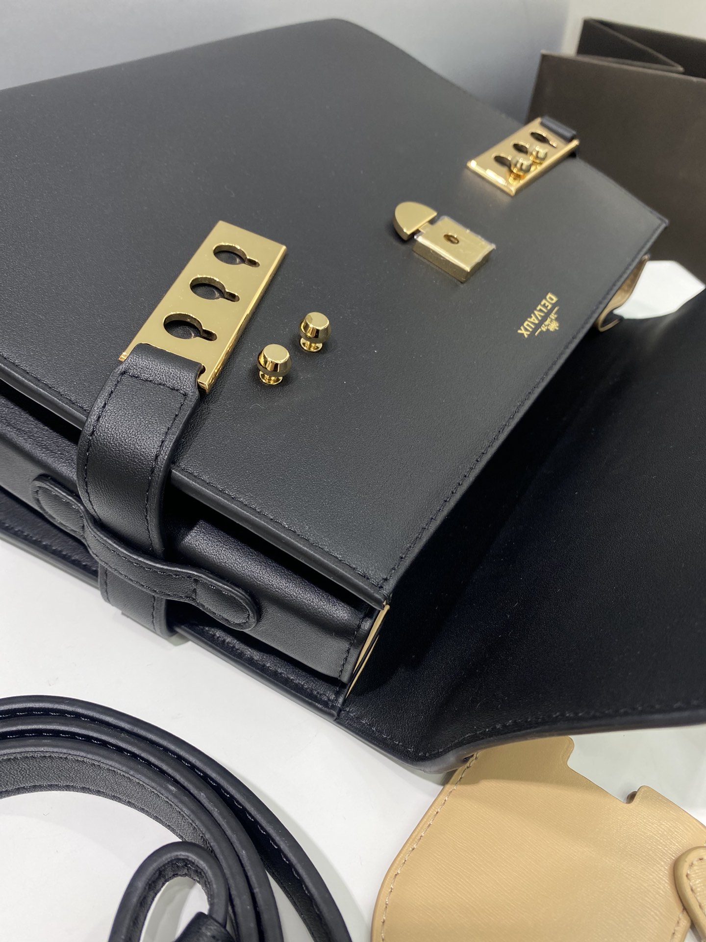 델보 톰페트 MM 샤리오뜨백